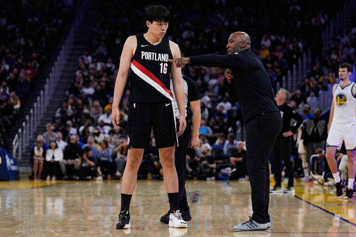 开云官方网-包含布鲁克林篮网发布备战花絮；加时末段造点机会；CBA常规赛任务艰巨；身体对抗强度拉满的词条